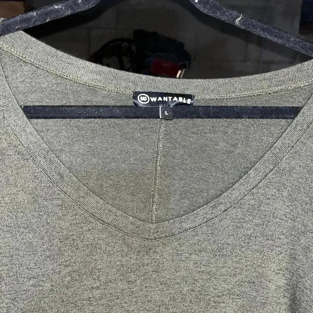 WANTABLE size large sweater V NECK
